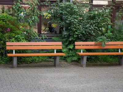 Schulgebäude und -gelände der GS Augustastraße