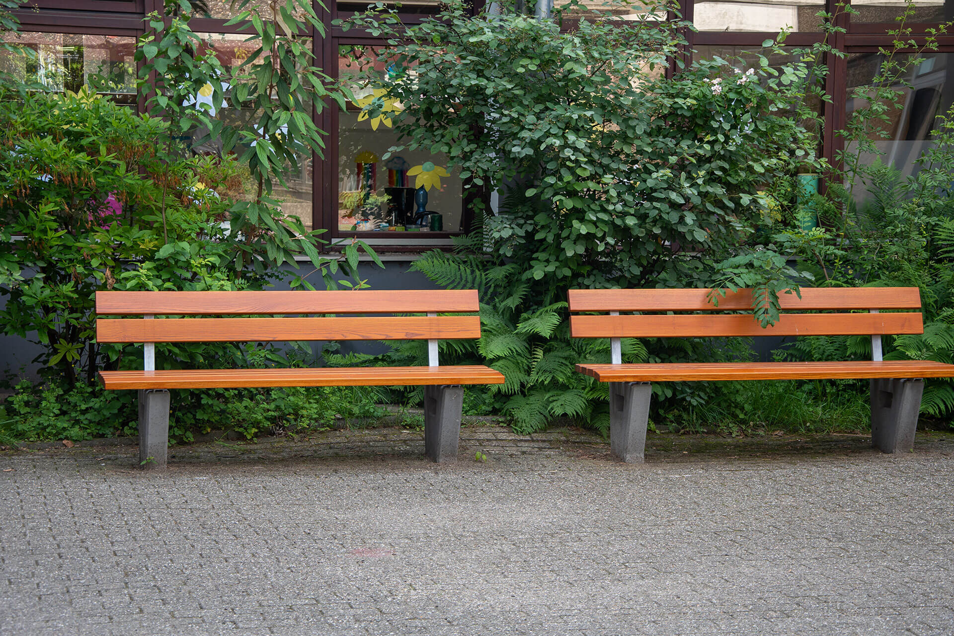 Schulgebäude und -gelände der GS Augustastraße